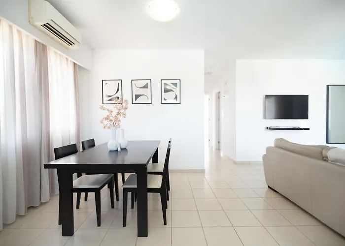 Phaedrus Living Elysian Horizon شقة *