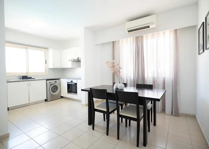 Phaedrus Living Elysian Horizon شقة